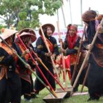 Launching BAM, Kurikulum