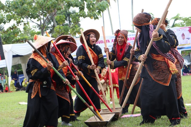 Launching BAM, Kurikulum