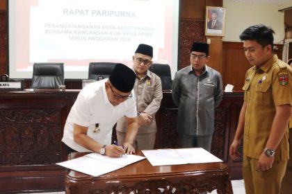 DPRD Bukitinggi bersama Pemko Teken Nota Kesepakatan Bersama Terhadap Rancangan KUA-PPAS APBD 2026