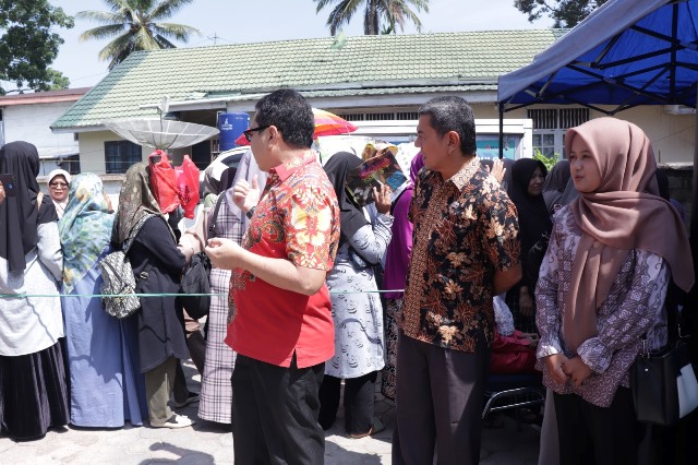 dinas koperasi dan umkm kota payakumbuh gelar pasar murah