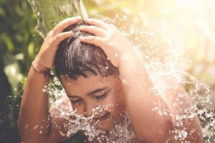 Tips Mandi Subuh untuk Menjaga Kesehatan, Kulit, dan Pola Tidur Optimal